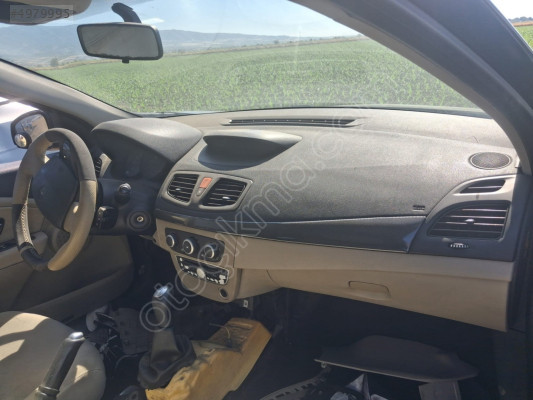 RENAULT MEGANE 3 GÖĞÜSLÜK ÇIKMA