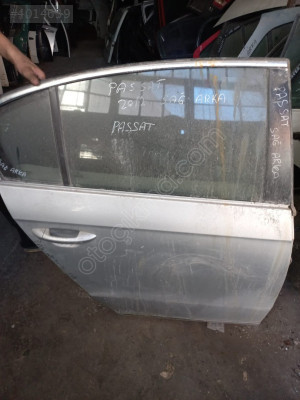 VOLKSWAGEN PASSAT B7 SAĞ ARKA KAPI