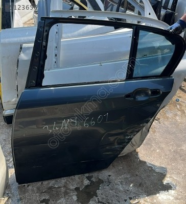 BMW F20 SOL ARKA KAPI