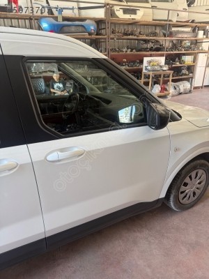 2025 Ford Courier Sağ Ön Kapı