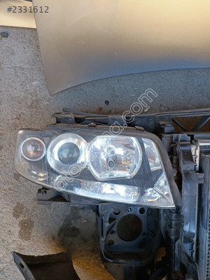Audi a4 çıkma sağ ön far