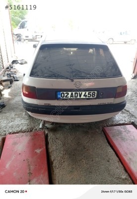 Opel Astra bagaj kapağı