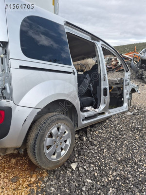 RENAULT KANGOO SAG ARKA ÇAMURLUK