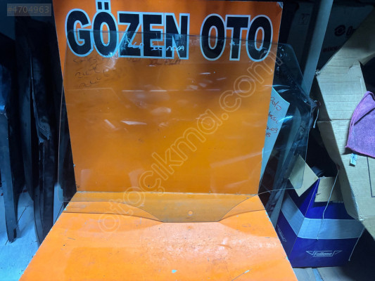 FORD FİESTA SOL ARKA KAPI CAMI ORİJİNAL ÇIKMA