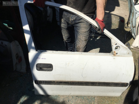 Opel Corsa B 1993-2000 Çıkma Sağ Ön Kapı
