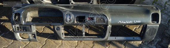 Mitsubishi L200 göğüslük