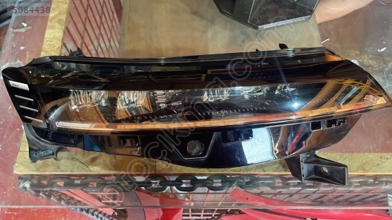 RENAULT MEGANE E-TECH SAĞ FAR 260103279R