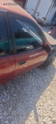Toyota Corolla sağ ön kapı
