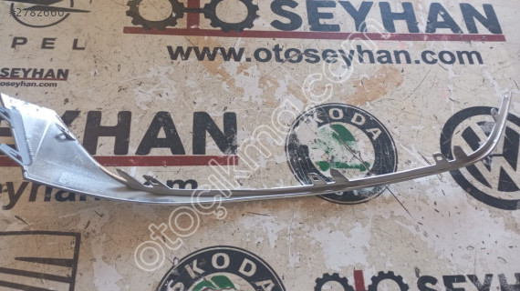 Audi A4 2014 sol ön far nikelajı