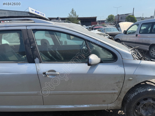 PEUGEOT 307 SW SAĞ ÖN KAPI