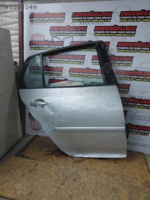 Volkswagen Golf 5 sağ arka kapı ve döşemesi