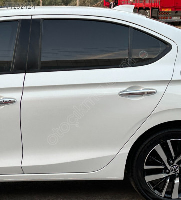 HONDA CİTY SOL ARKA KAPI ( BEYAZ- HATASIZ )