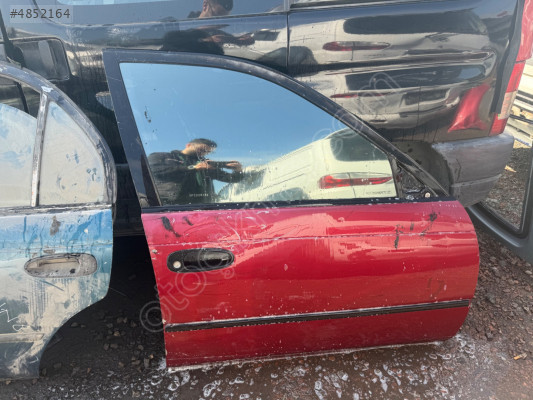 TOYOTA COROLLA SAĞ ÖN KAPI