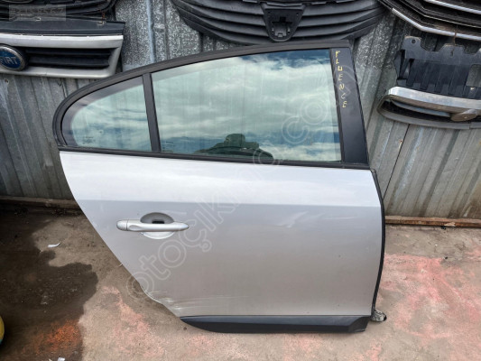 Fluence sağ arka kapı dolu