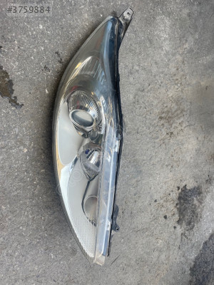 Ford Fiesta sağ ön far