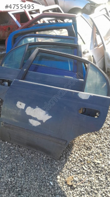Toyota carina sol arka kapı