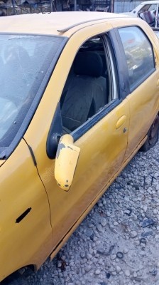 Fiat Albea sol ön kapı