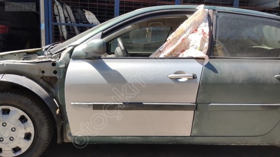 Renault megan iki çıkma sol ön kapı