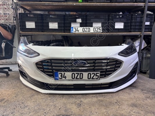 Ford Focus dolu ön tampon