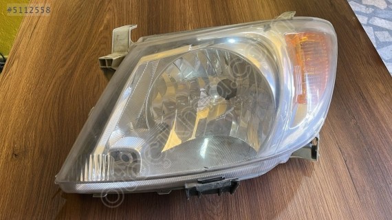 TOYOTA HİLÜX SOL FAR