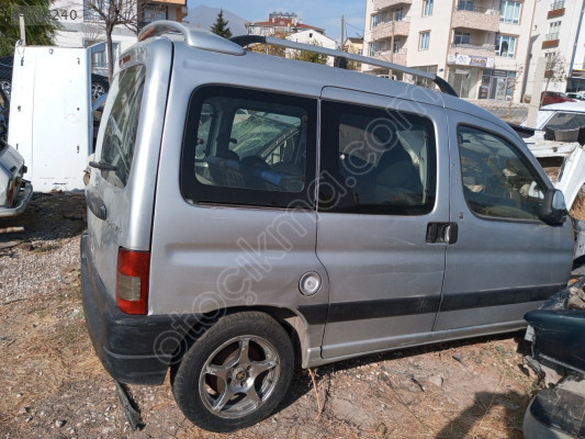 Peugeot partner sağ arka sürgülü kapı