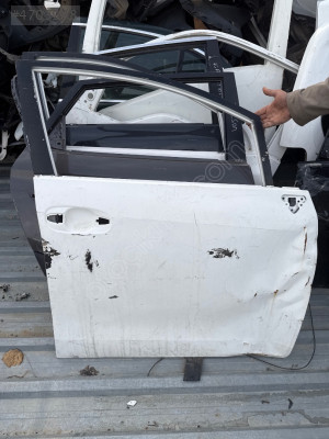 Toyota Verso sağ ön kapı
