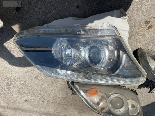 Isuzu Dax sağ ön far lambası