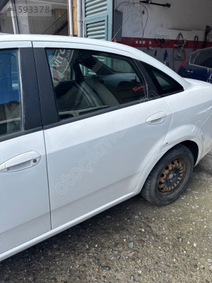 Fiat linea sol arka kapı hasarsız
