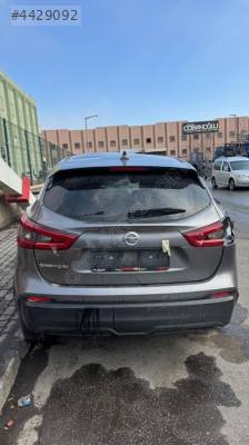 Nissan qashqai j11 2016 sol ön kapı kartonu