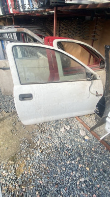 OPEL CORSA B TEK KAPI SAĞ.OTO ERKAN ÜNYE