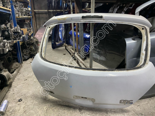 Opel Corsa D Bagaj Kapağı