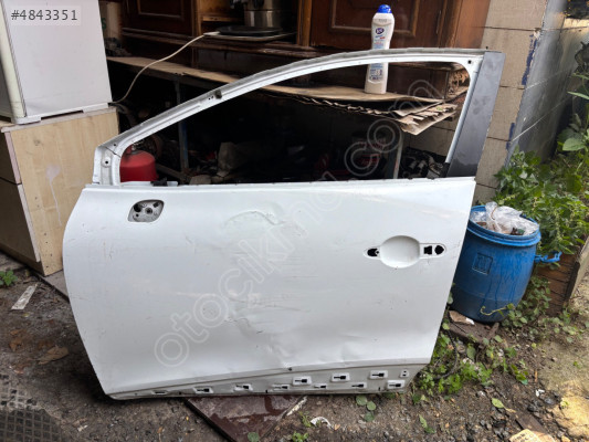Renault clio beş çıkma sol ön kapı
