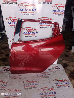 Renault Clio 4 sol arka kapı kırmızı