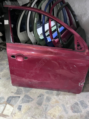 Nissan Micra K13 Sağ Ön Kapı
