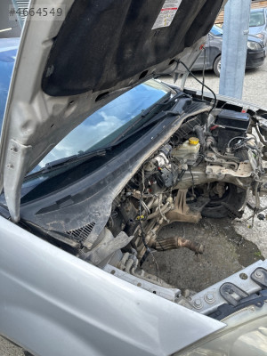 Fiat Linea ön cam ızgarası