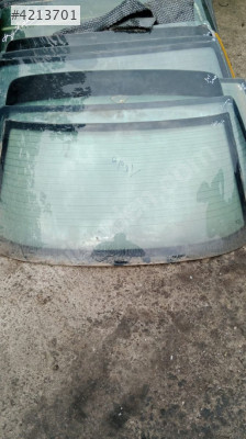 Lada Vega arka cam