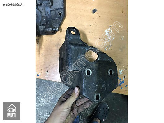vw caravella t4 çıkma pompa bağlantı ayağı 074130147