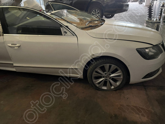 2014 Skoda Suberb Sag Sol Ön Kapı Çıkma