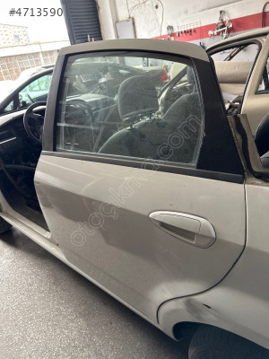 Fiat linea sol arka kapı