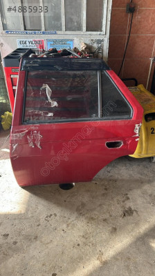 SKODA FABİA SOL ARKA KAPI ÇIKMA