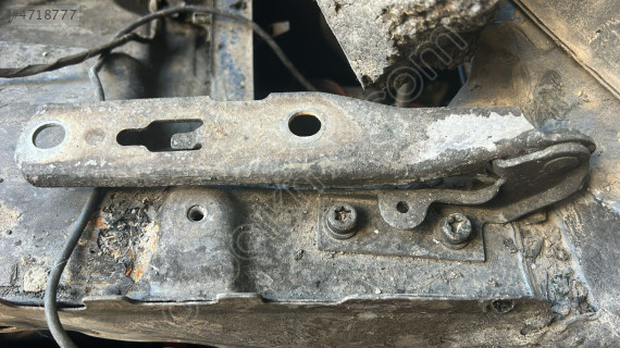 Audi a4 b6 kasa kaput menteşe sol