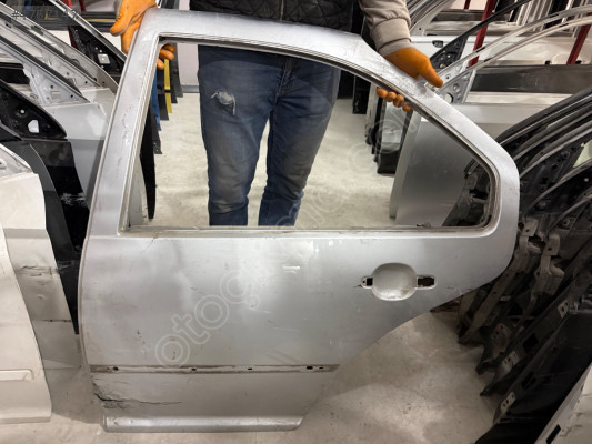 VW BORA ÇIKMA ORİJİNAL SOL ARKA KAPI BD2