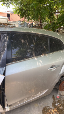Renault fluence sol arka kapı