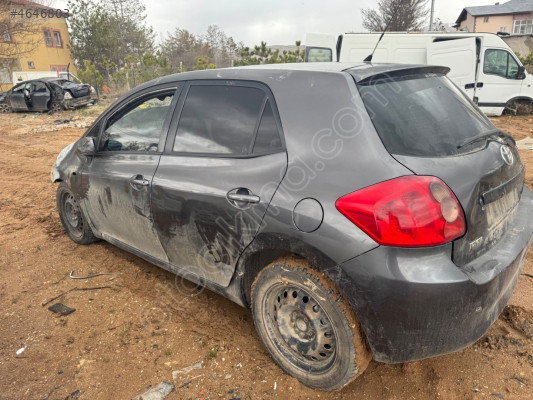 Toyota Auris  sol ön kapı