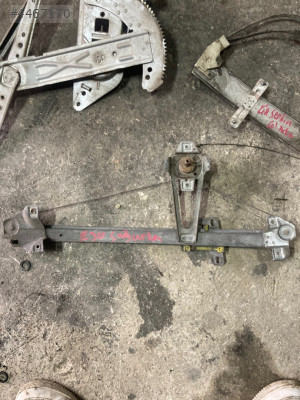 BMW e30 sag arka cam kirkosu