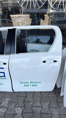 Toyota hılux sol arka kapı