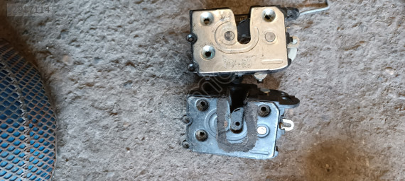 Hyundai Accent sol arka kapı kilitleri