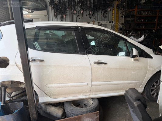 Peugeot 308 sağ arka kapı