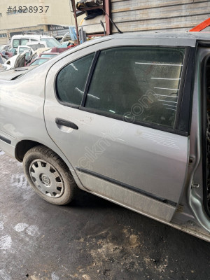 Nissan primera sağ arka kapı