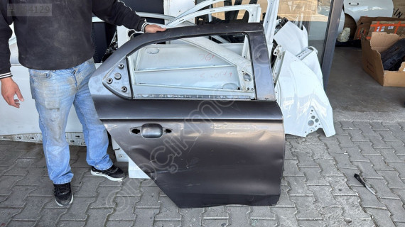 Peugeot 301 sağ arka kapı